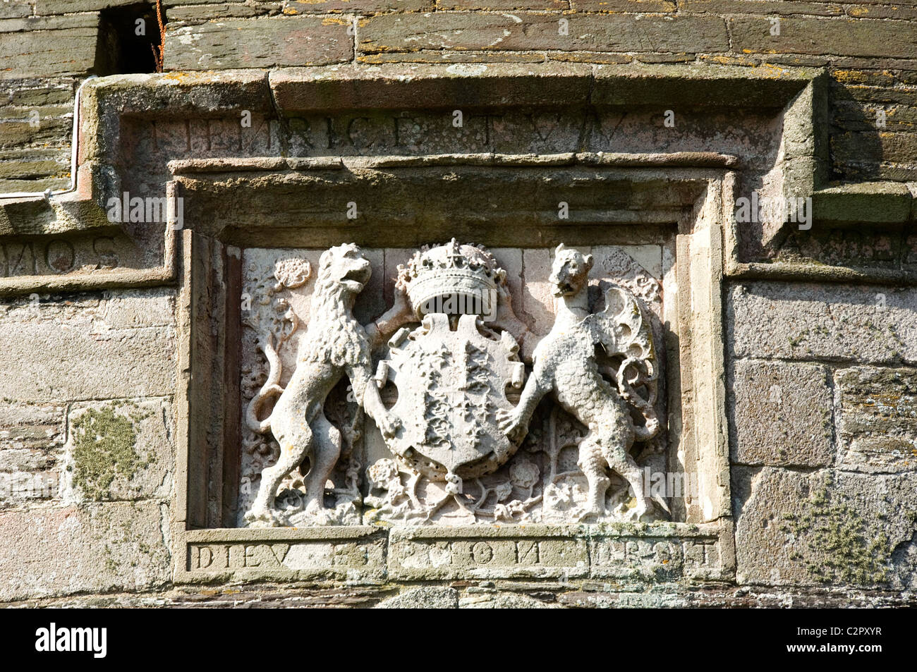 St. Mawes Castle. Detail das Wappen über dem Eingang zur Burg erscheint