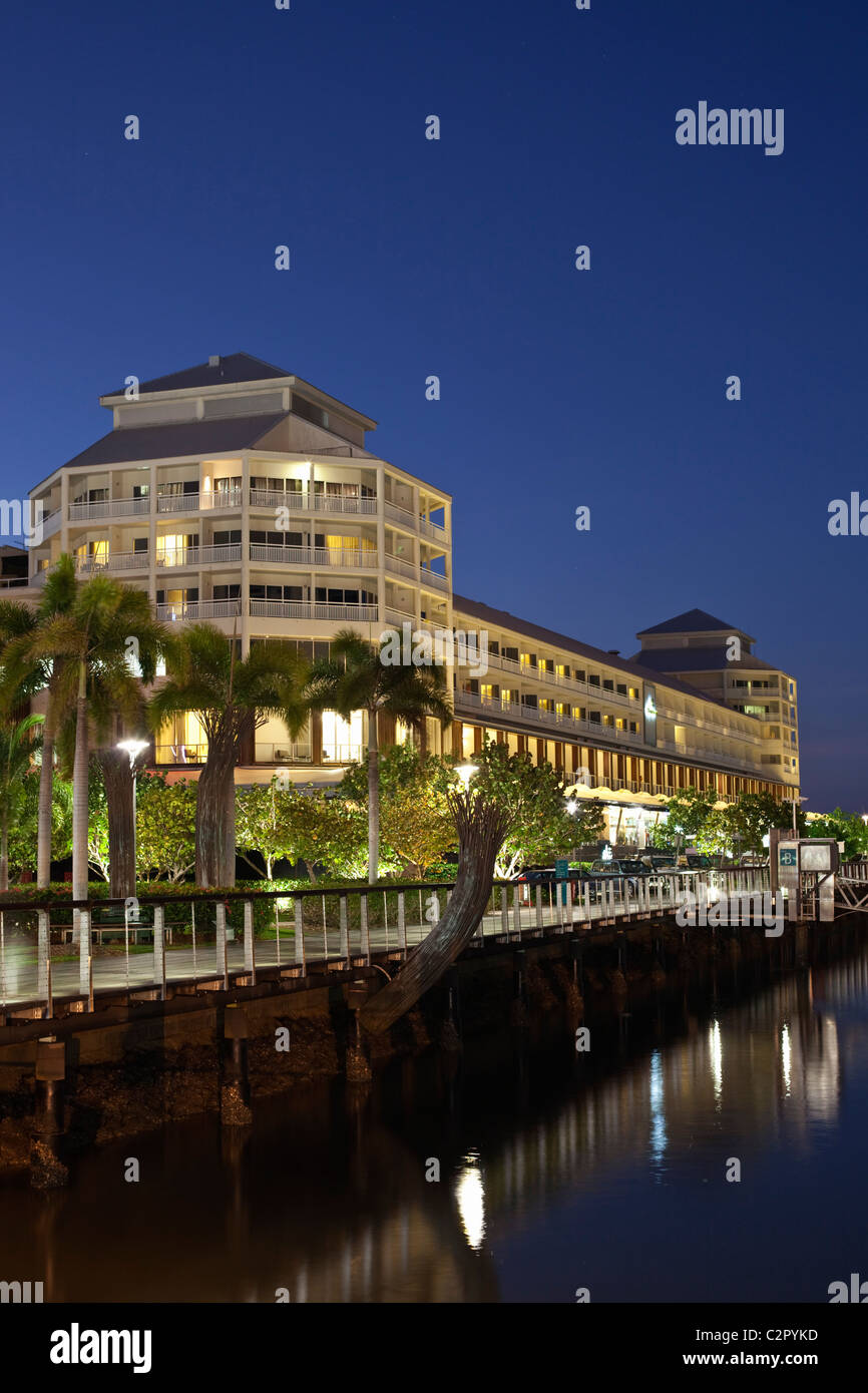 Das Shangri-La Hotel in Marlin Marina. Cairns, Queensland, Australien Stockfoto