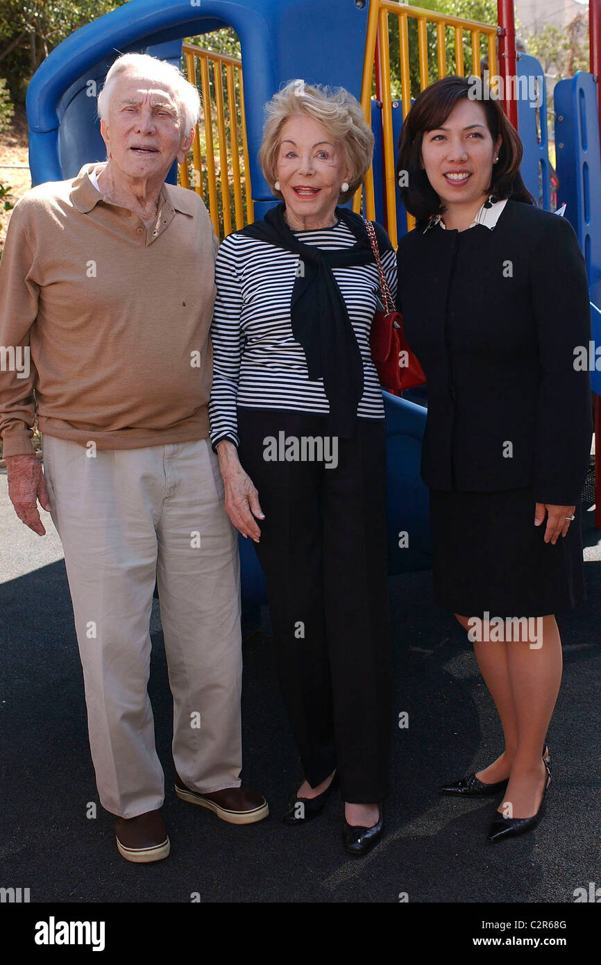 Kirk Douglas und Frau Anne Douglas Kindergarten Spielplatz Einweihungsfeier in Ivanhoe Elementary School in Silver Lake Los Stockfoto