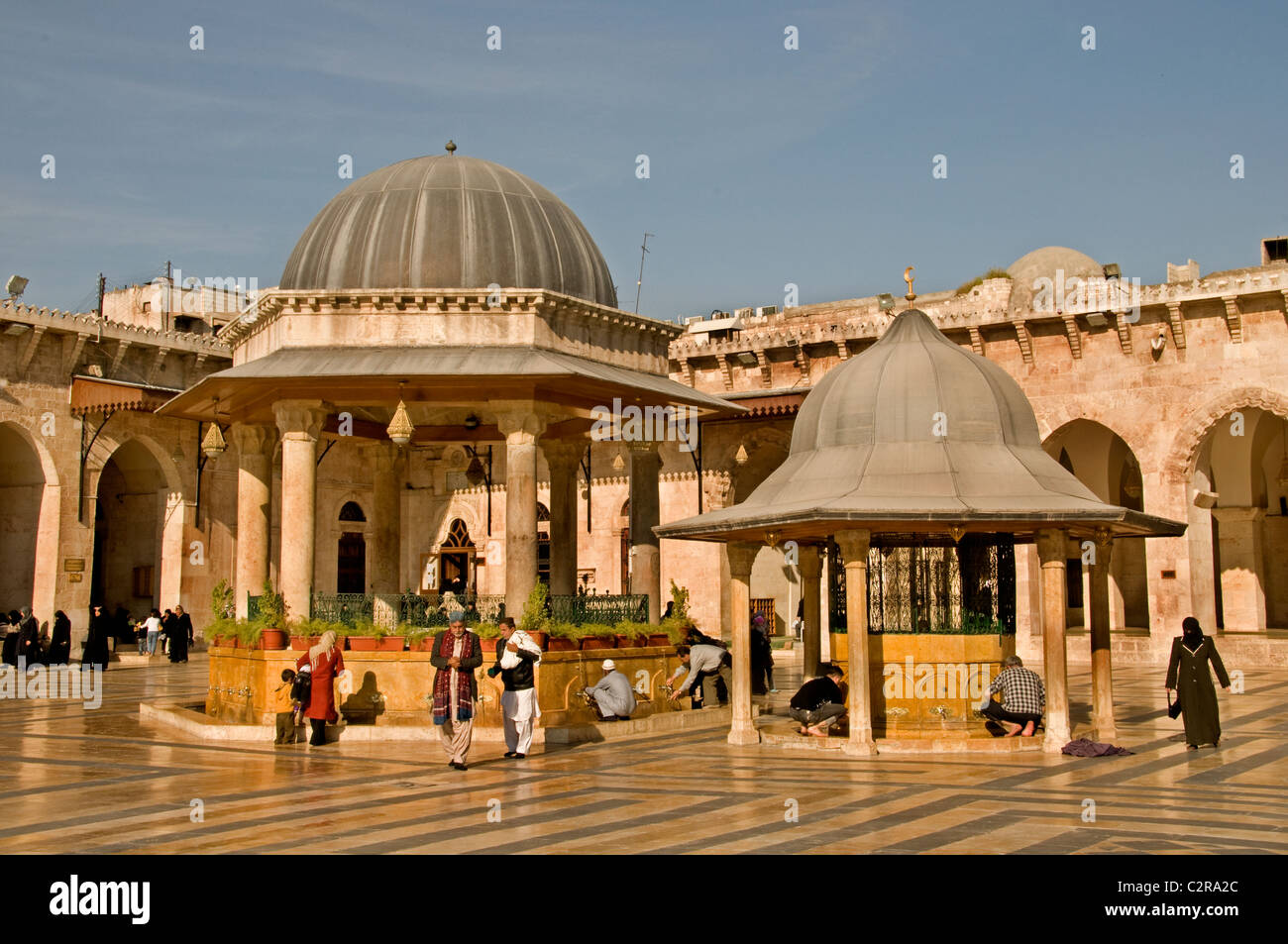 Die große Moschee von Aleppo Al Jamaa Al Kebir auch bekannt als die Umayyaden Ummayad-Moschee (Arabisch als al Jami al Kabi Syrien quadratisch Stockfoto