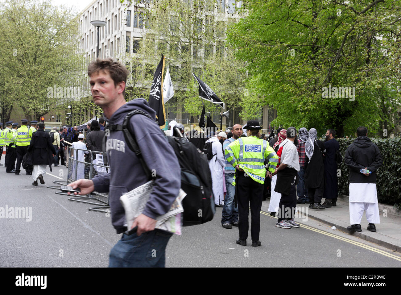 Muslimische Demonstration vor der amerikanischen Botschaft in Grosvenor Square, London. Stockfoto