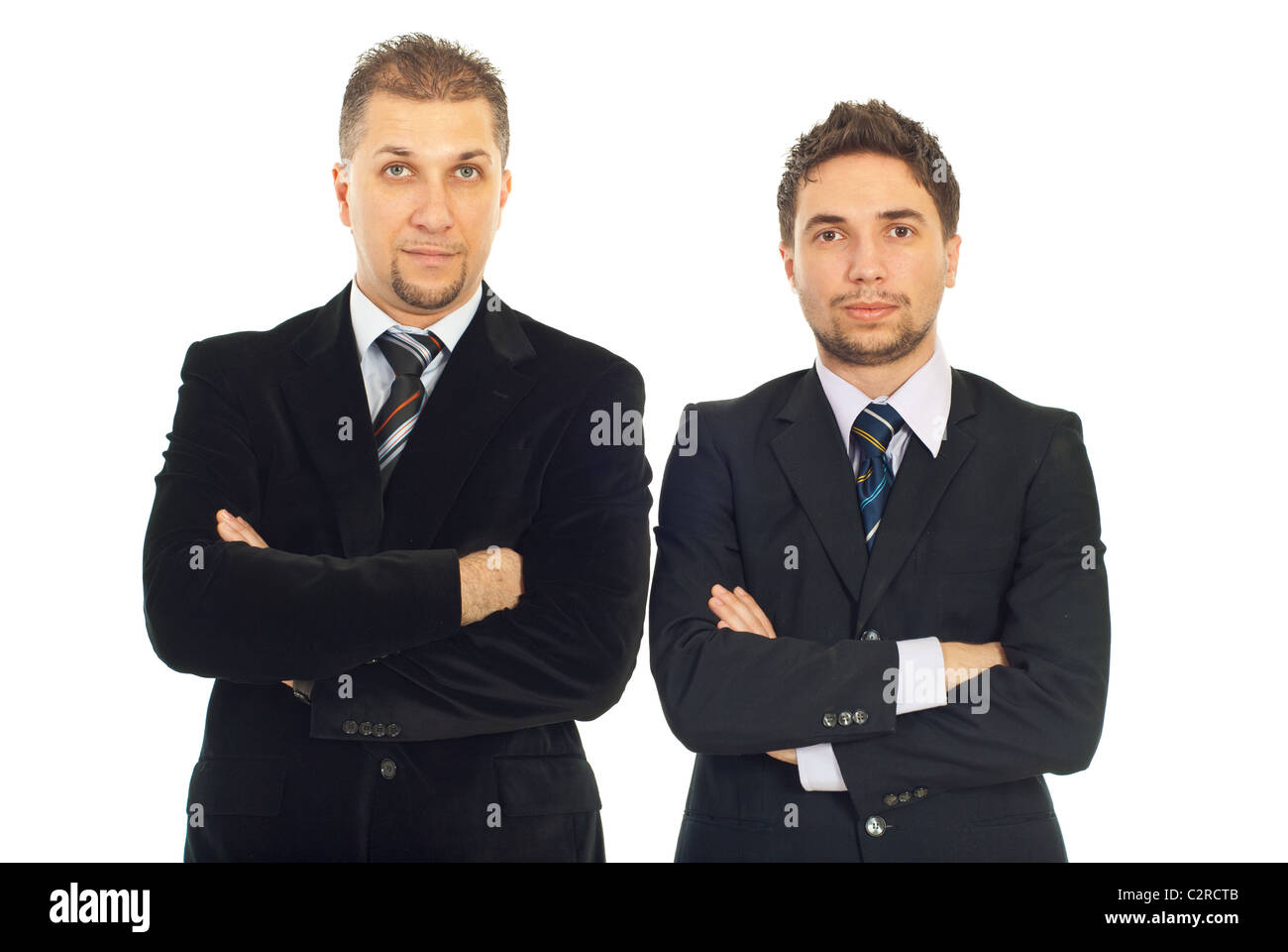 Young und Mitte adult Business-Männer stehen mit verschränkten Armen isoliert auf weißem Hintergrund Stockfoto