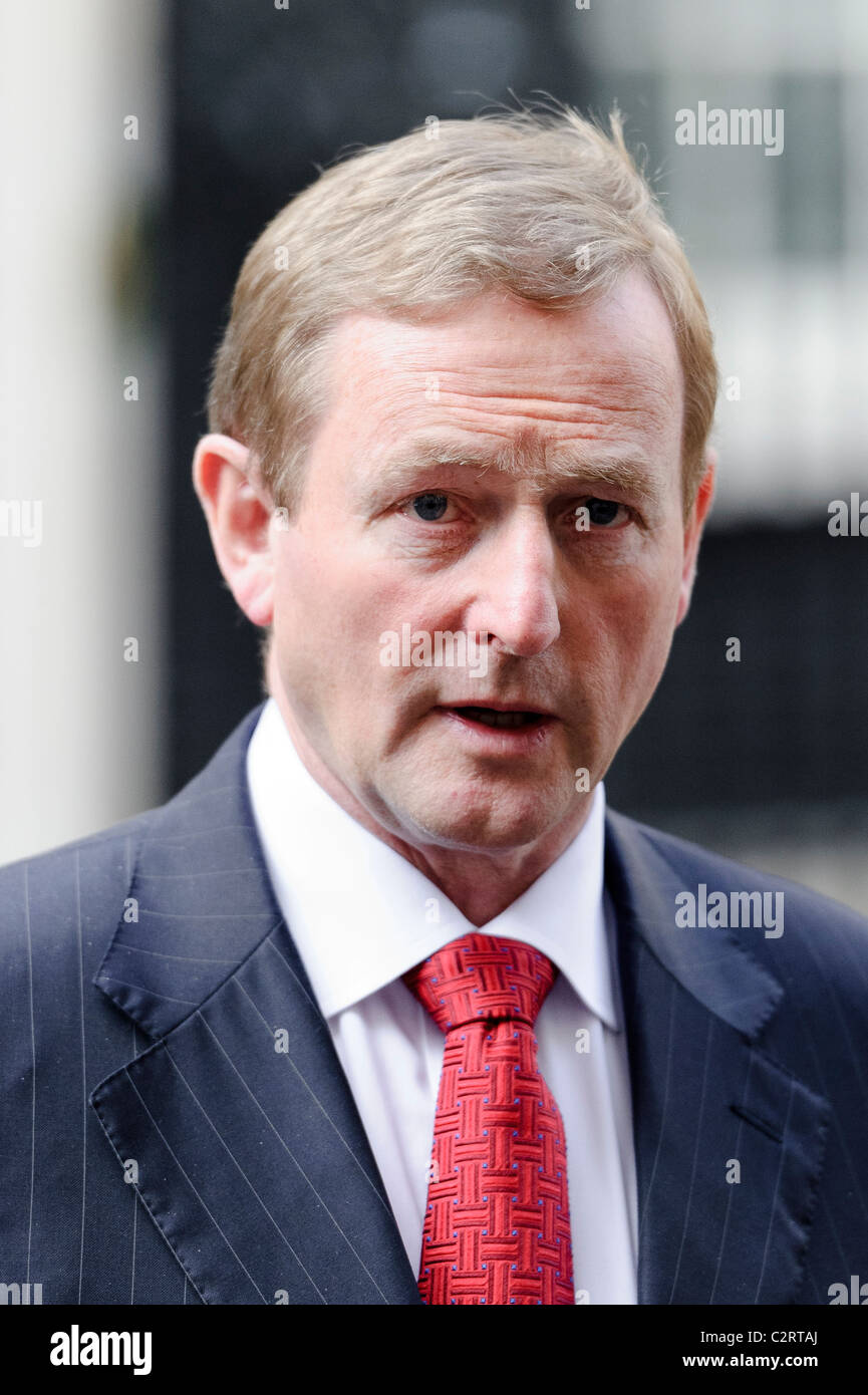 Irischer Ministerpräsident (Taoiseach) Enda Kenny trifft britische David Cameron in 10 Downing Street, London. Stockfoto