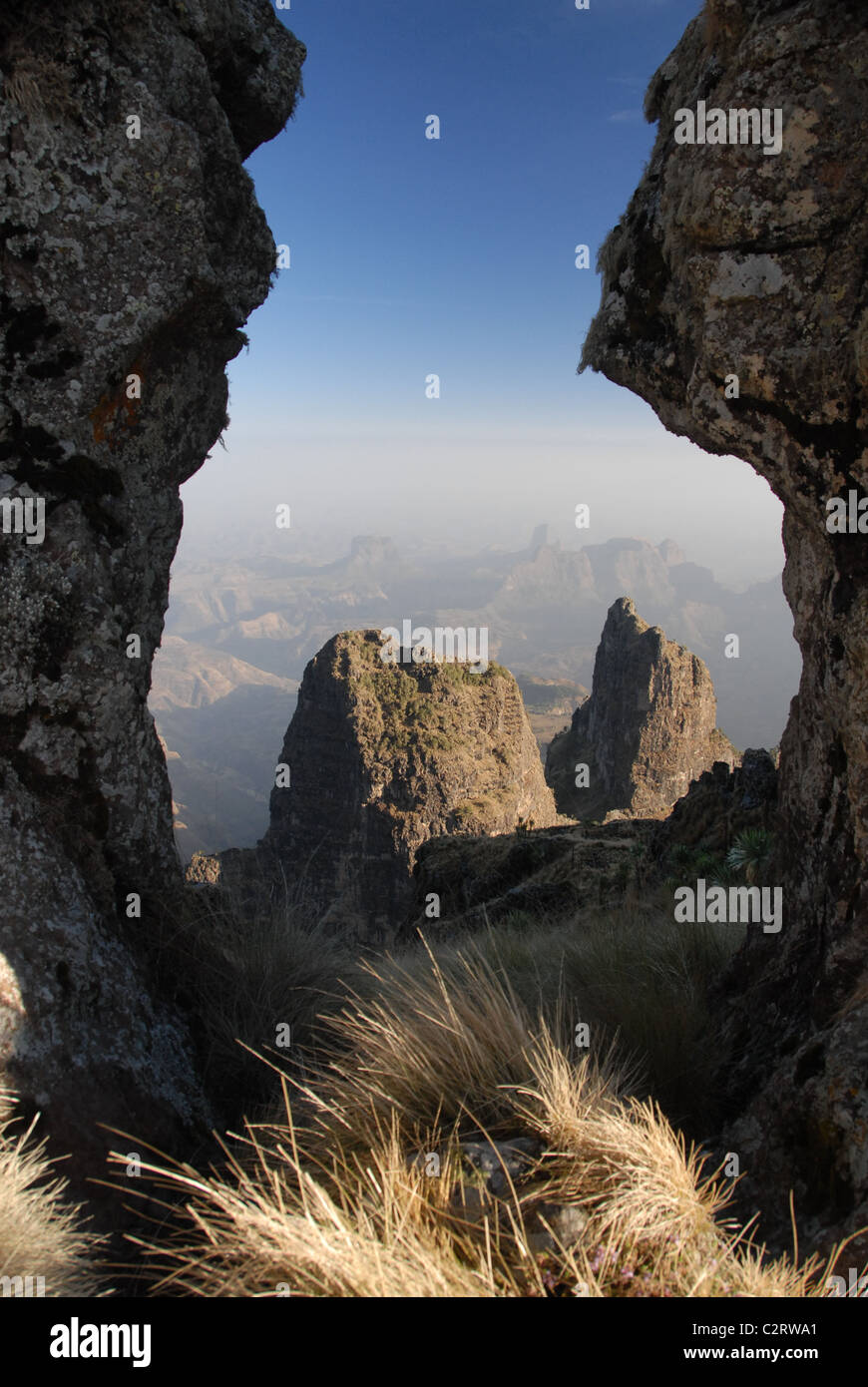 Simien Mountains, Nord-Äthiopien: Ansicht der Basalt-Türme aus der Sicht der Imet Gogo. Stockfoto