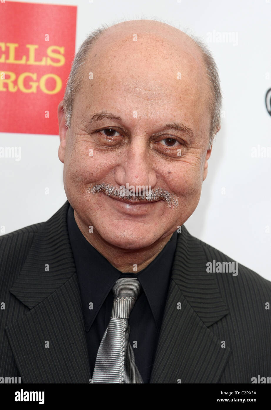 ANUPAM KHER ZOKKOMON. WELT-PREMIERE. 9. JÄHRLICHE INDISCHES FILMFESTIVAL VON LOS ANGELES CLOSING NIGHT GALA. LOS ANGELES KALIFORNIEN Stockfoto