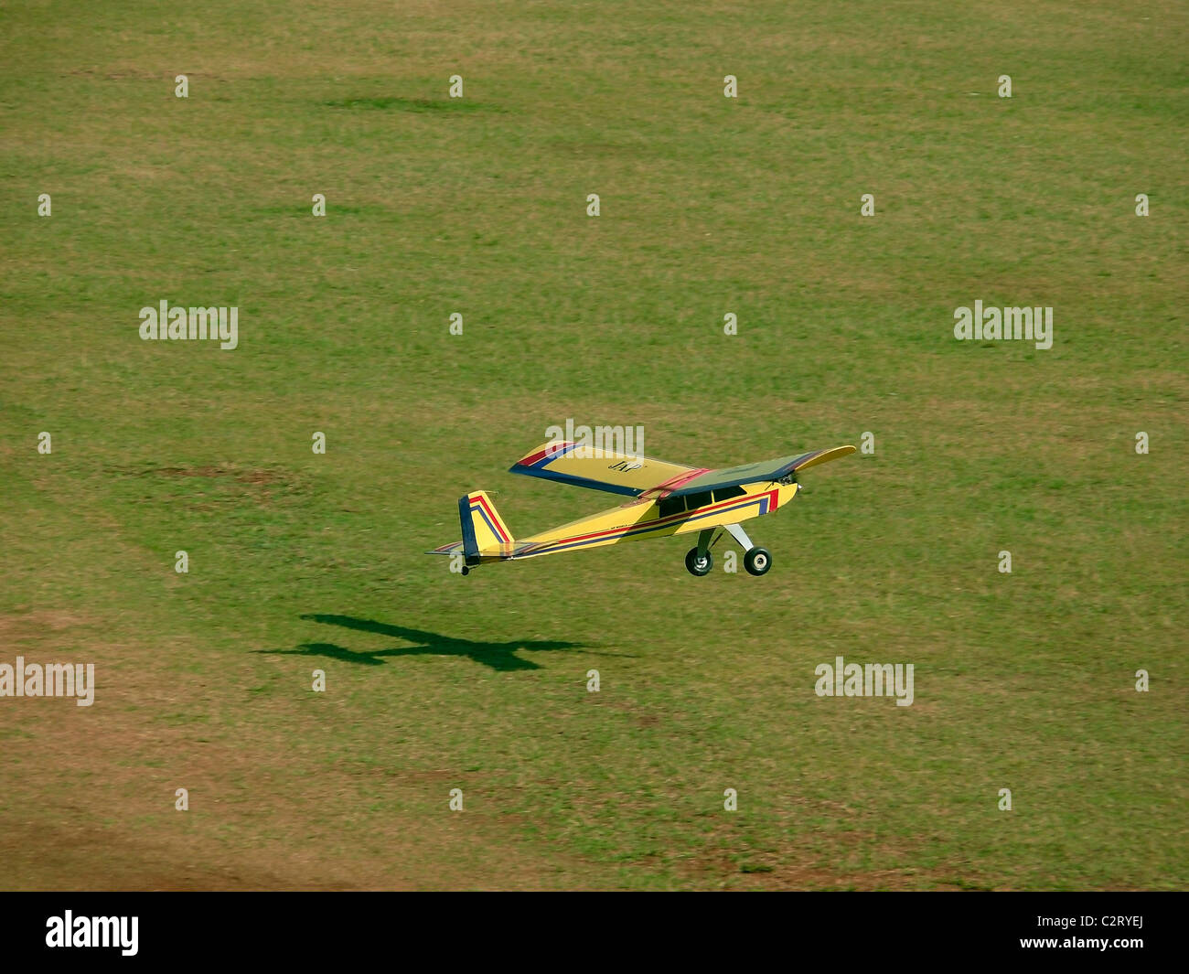 Spielzeugflugzeug auf Fernbedienung Stockfoto