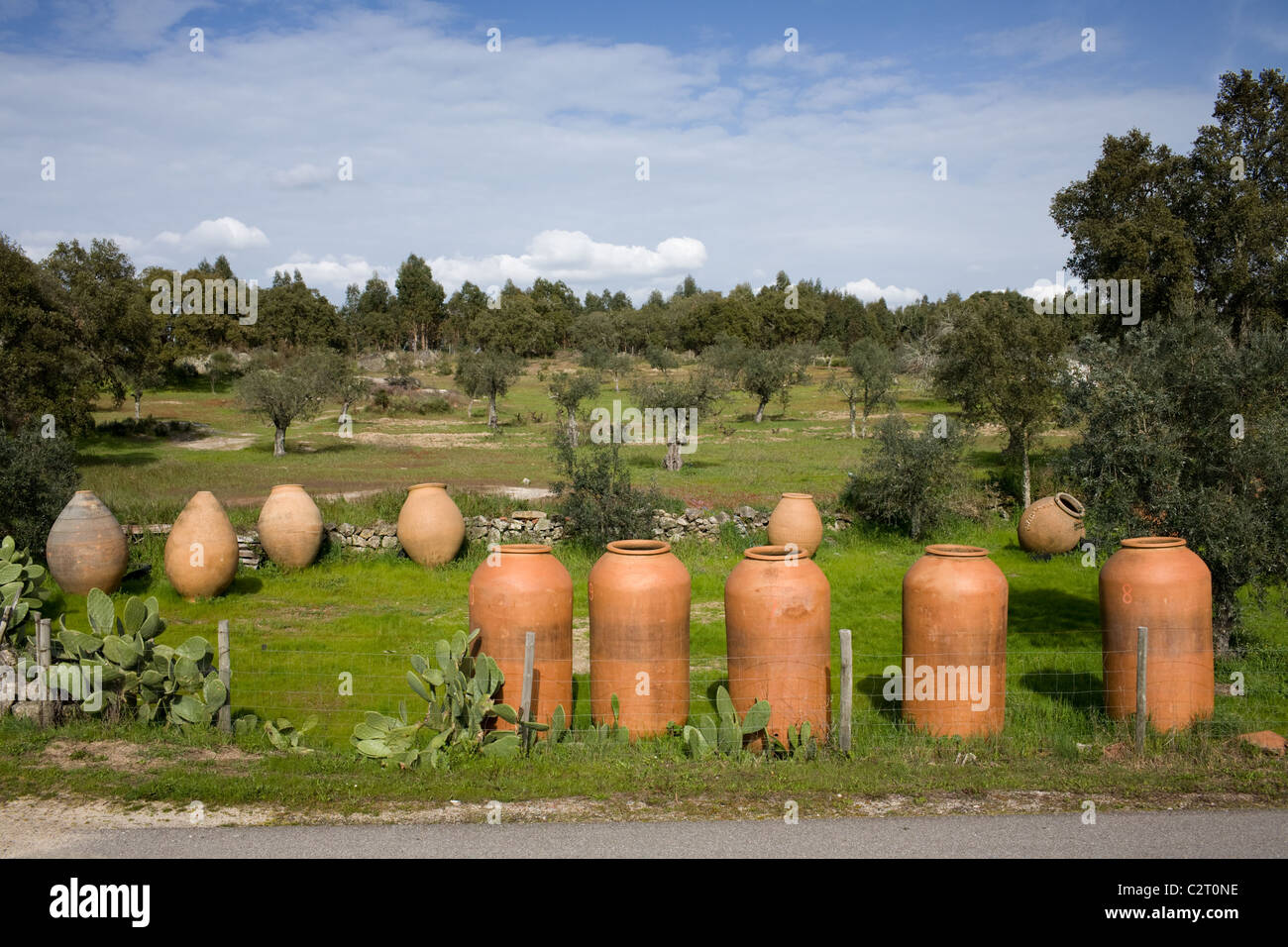 Große Keramik Tontöpfen in Gafete, Portugal, Alentejo Stockfoto