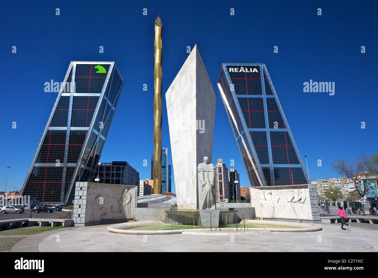 Kio Türmen am Ende des Paseo De La Castellana, Torres Kio, Puerta de Europa, Plaza de Castilla, Madrid, Spanien, Europa, EU Stockfoto