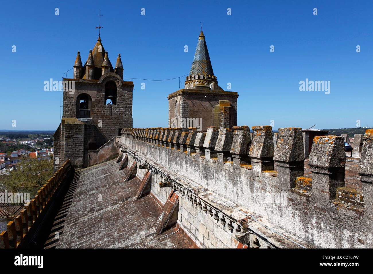 Das Dach der Kathedrale (Se) in Evora, Portugal. Stockfoto