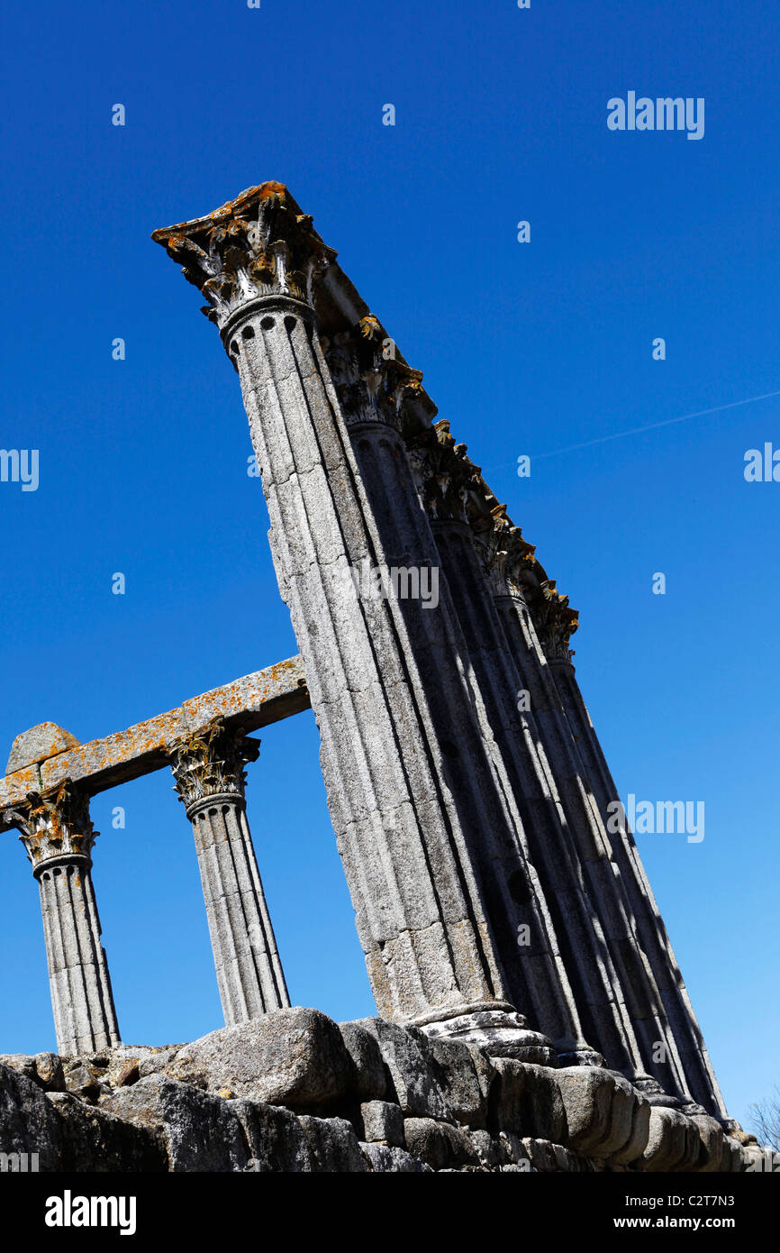 Der Tempel der Diana (Templo Romano) in Evora, innerhalb der Region Alentejo in Portugal. Stockfoto