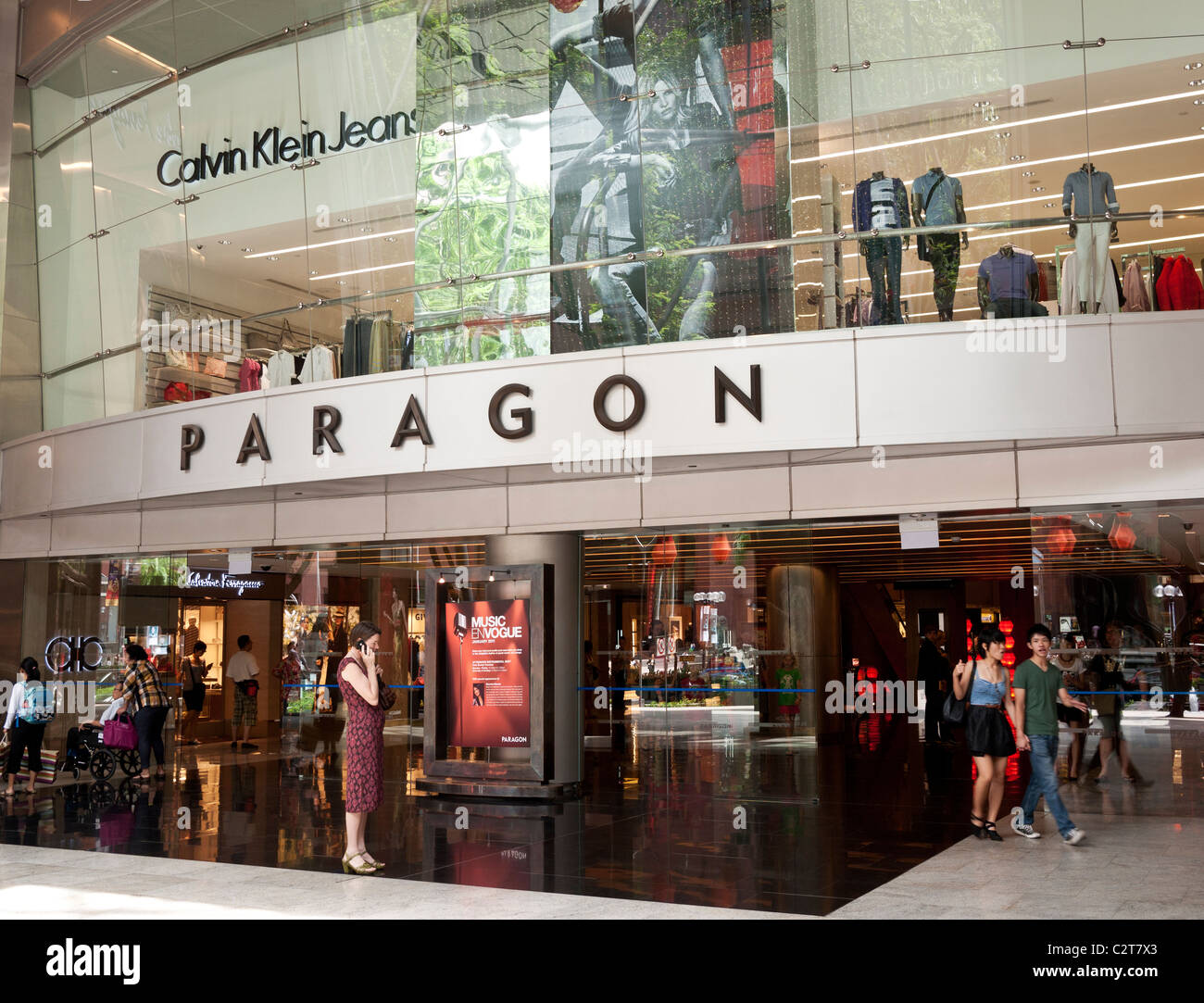 Eingang zum Einkaufszentrum Paragon, Orchard Road, Singapur Stockfoto