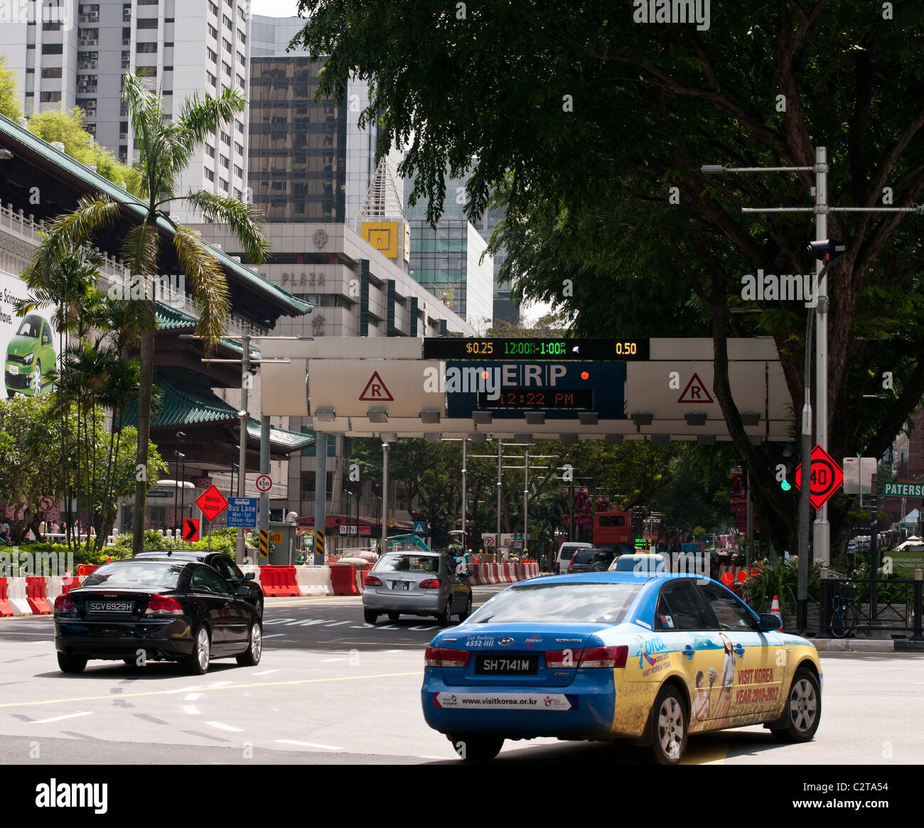 Elektronische Road Pricing (ERP) Verkehr Kontrolle Gantry auf Orchard Road, Singapur Stockfoto