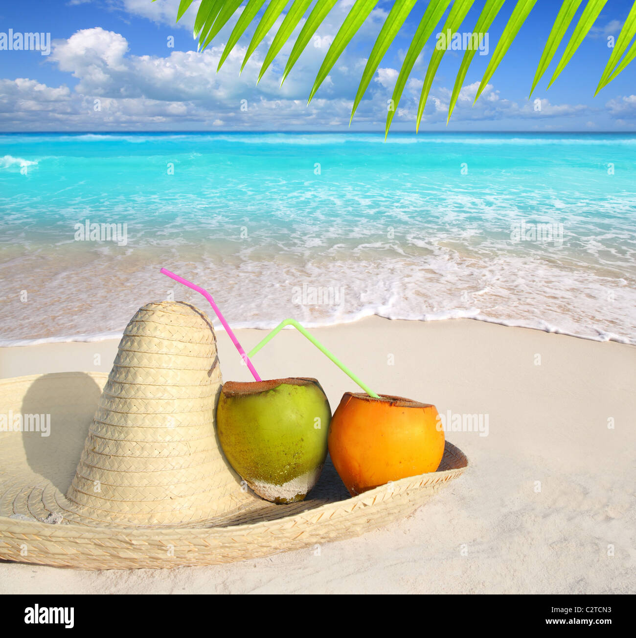 Kokosnüsse in karibischen Strand auf Mexiko Sombrero Hut tropischen Türkis Stockfoto