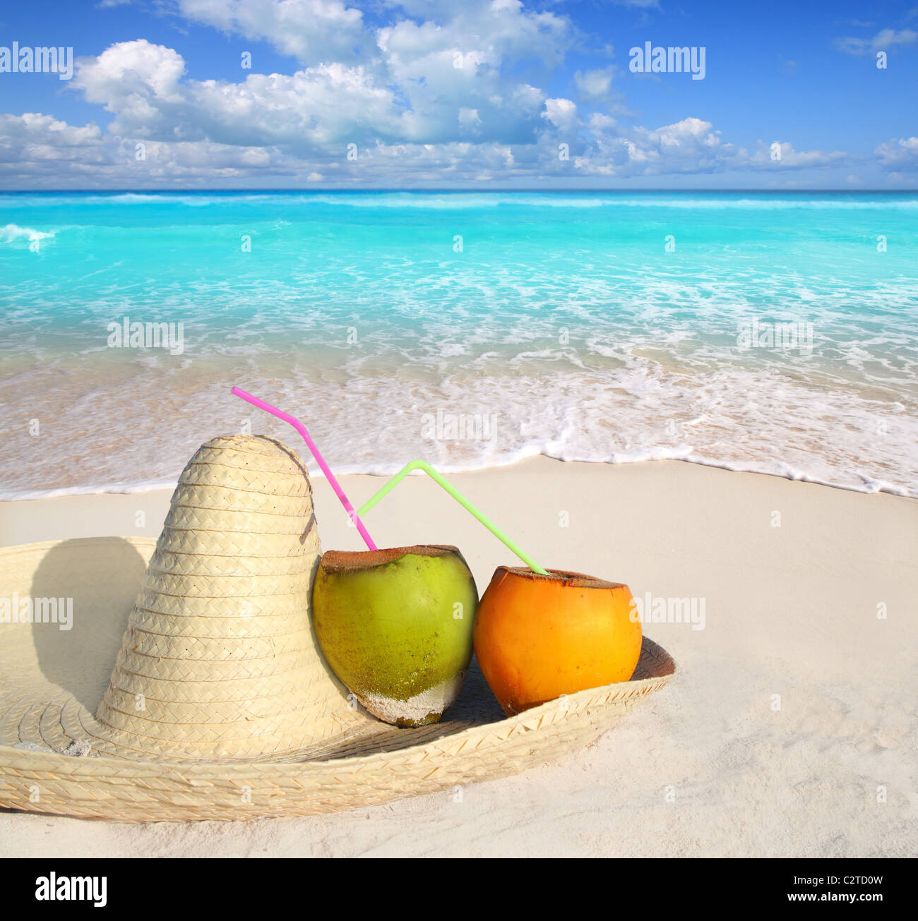 Kokosnüsse in karibischen Strand auf Mexiko Sombrero Hut tropischen Türkis Stockfoto