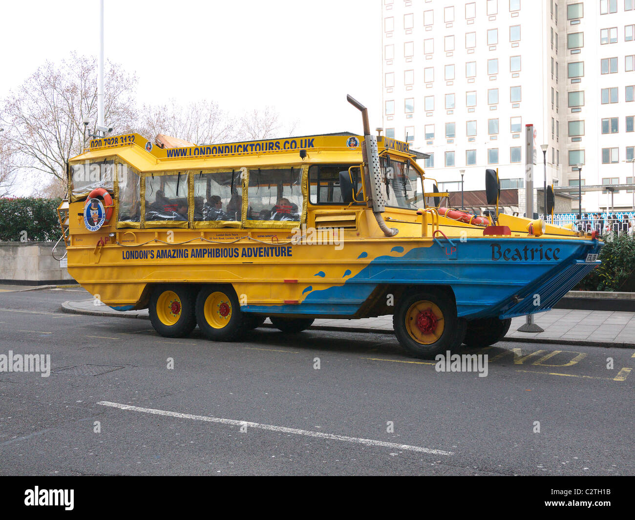 Seitenansicht eines amphibischen DUKW Fahrzeuge für die Duck Tours in London Stockfoto