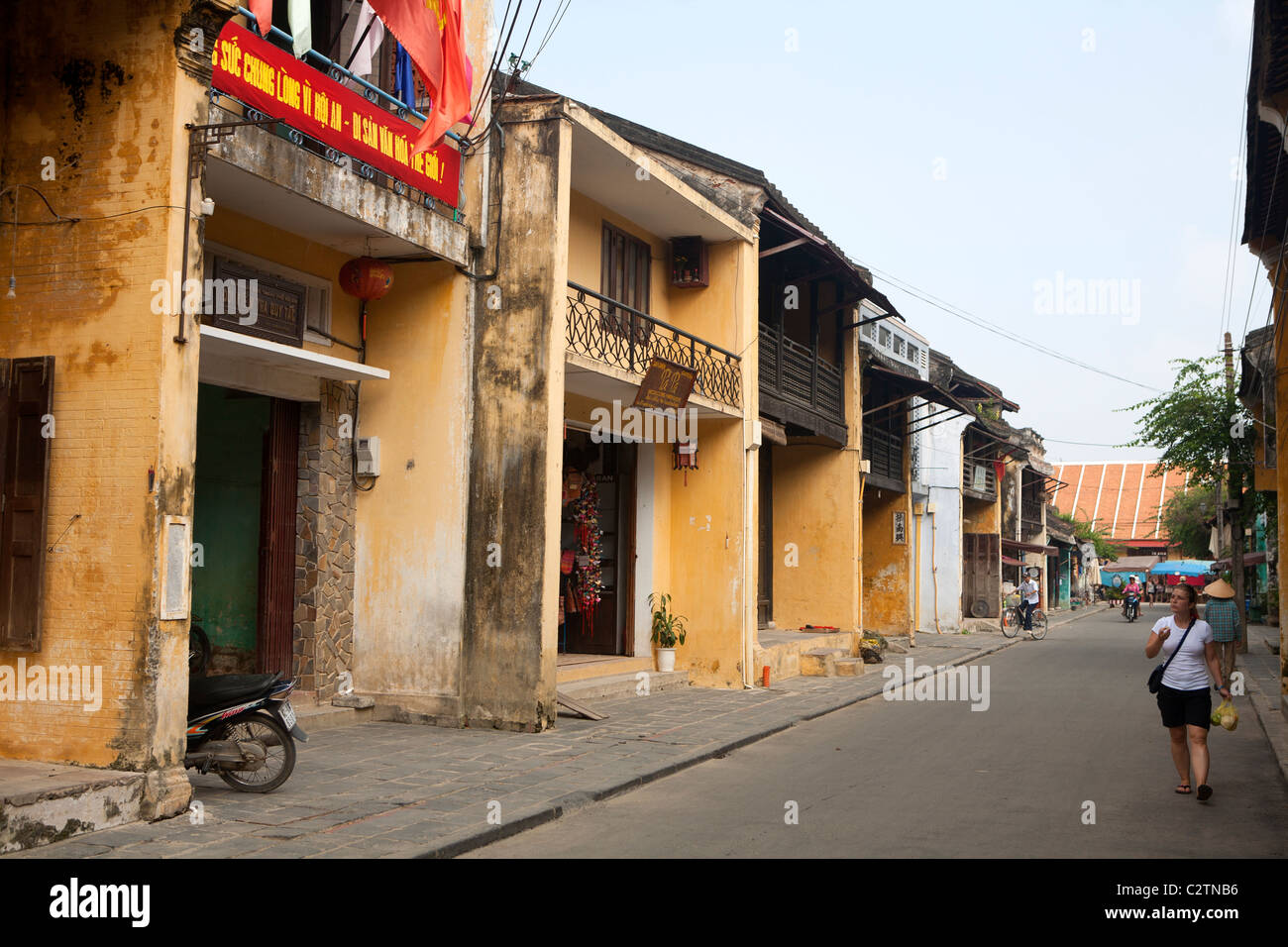 Nguyen Thai Hoc St in der Altstadt von Hoi an ein Stockfoto