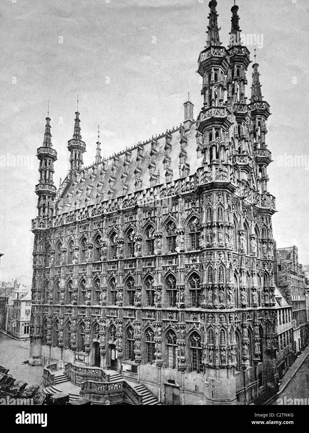 Frühe Autotype des Rathauses in Leuven, Leuven, Flämisch-Brabant, Belgien, historische Fotografie, 1884 Stockfoto