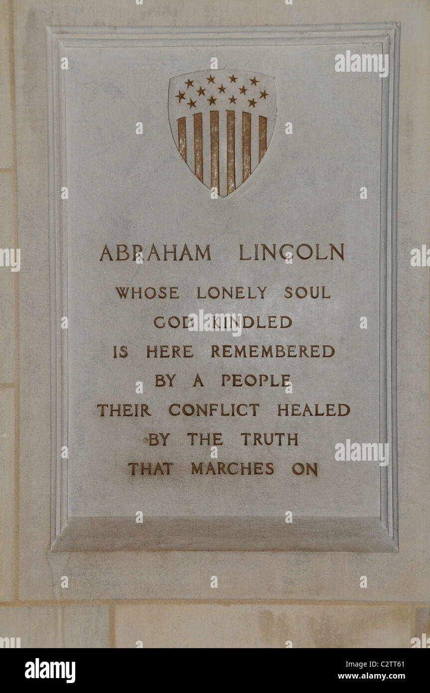 Eine Gedenktafel zu Ehren von Abraham Lincoln sitzt in der National Cathedral in Washington, DC Stockfoto
