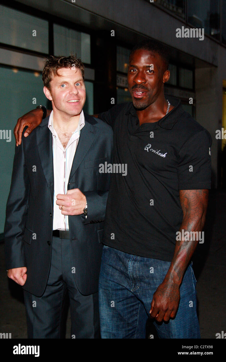 Gareth R Roberts und Dwain Chambers Gareth R Roberts Buch launch-Party im Embassy Club. London, England - 12.06.08 Stockfoto