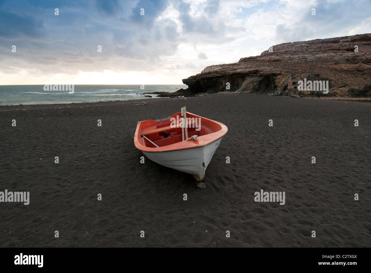 kleines Boot am Strand von Ajuy Fuerteventura Kanarische Inseln Stockfoto