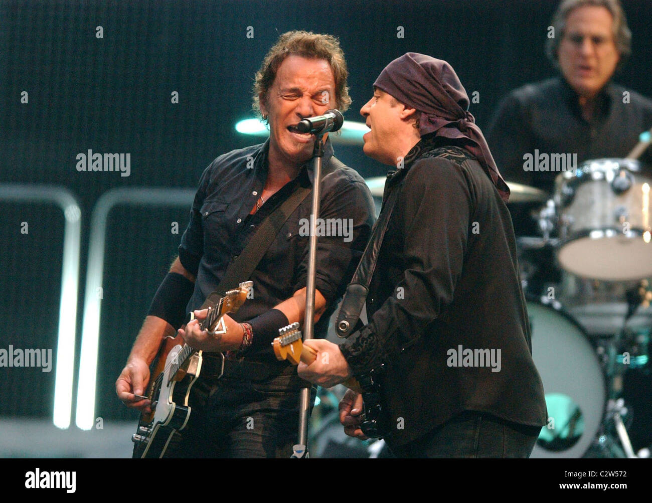 Bruce Springsteen und Steven Van Zandt Bruce Springsteen und die E Street Band durchführen im Konzert in der Amsterdam ArenA Stockfoto