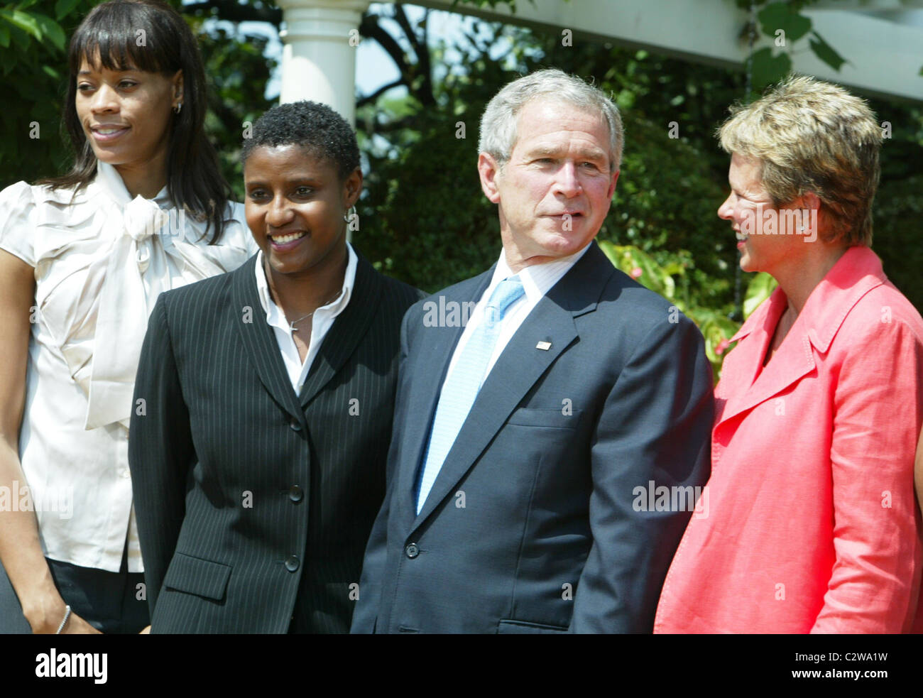 Präsident George Bush President George Bush begrüßt den 2007 WNBA Champion Phoenix Mercury ins Weiße Haus, wo er war Stockfoto