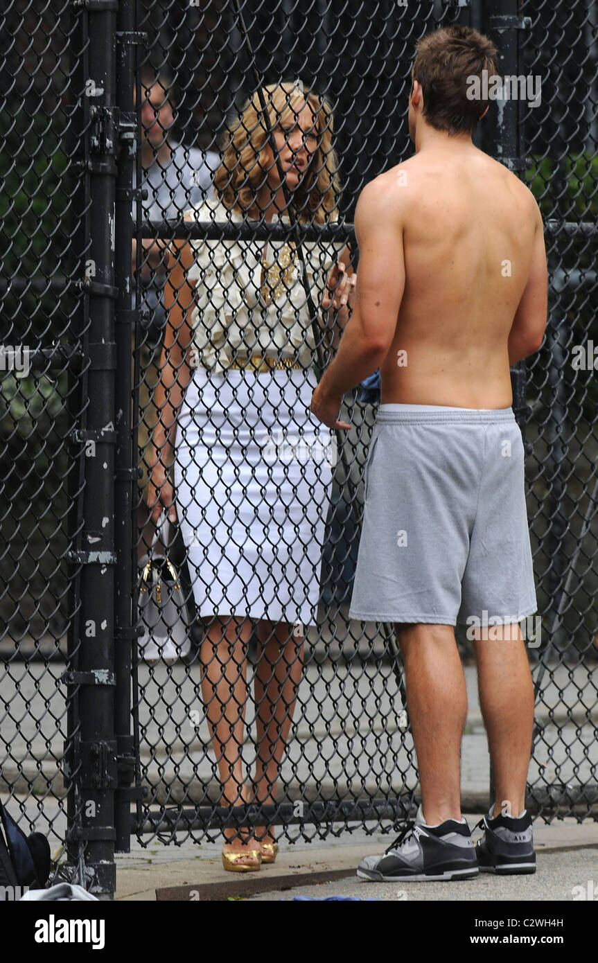 Kim Raver, Robert Buckley am Film set für