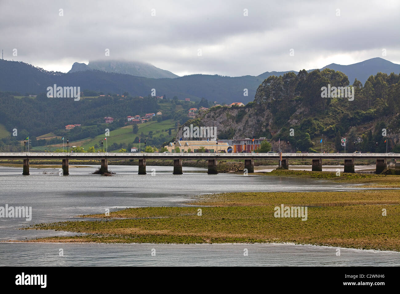 Brücke über den Fluss Sella, Ribadesella, Asturien. Stockfoto