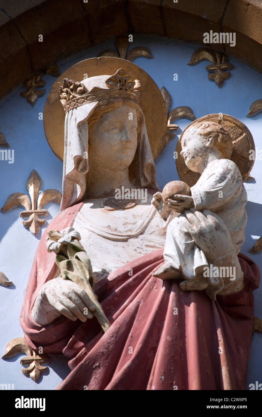 Castell Coch Fassade mit Madonna und Kind Statue Stockfoto