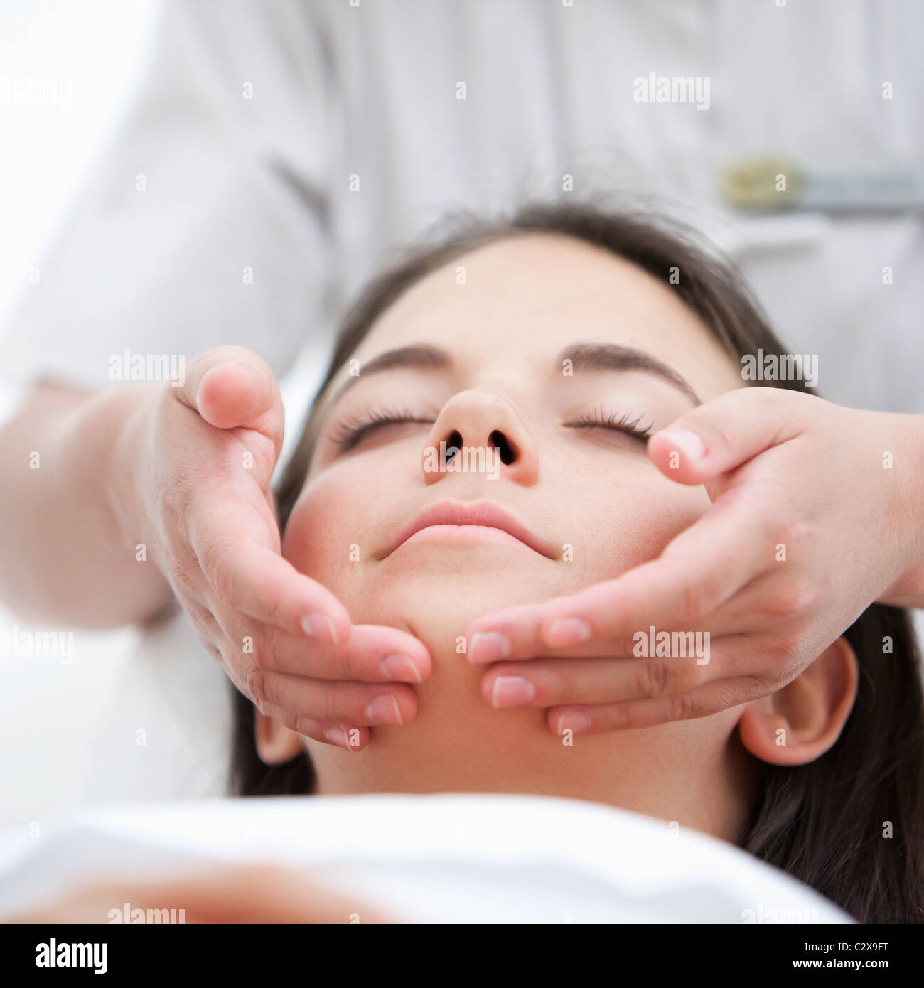 Frau, die Spa-Gesichtsbehandlung Stockfoto