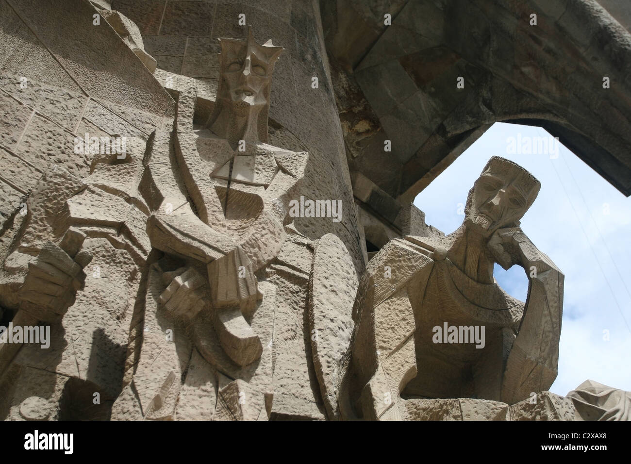 Steinbildhauen auf der Leidenschaft Fassade der Kathedrale Sagrada Familia in Barcelona. Katalonien, Spanien Stockfoto