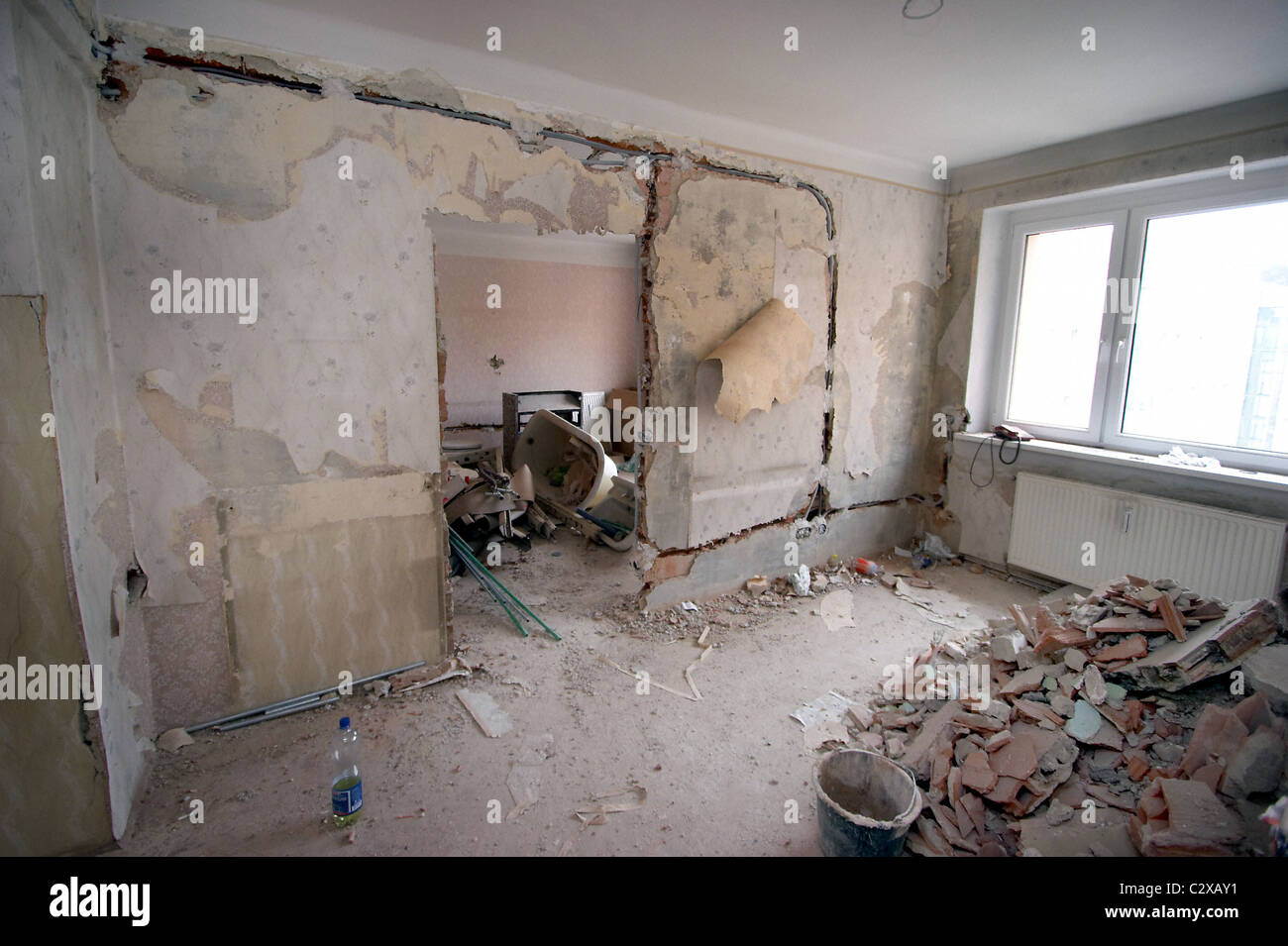 Renovierungsarbeiten in der alten Wohnung Stockfoto