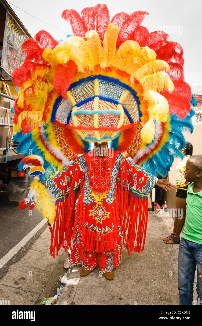 Mann verkleidet als Native American in Port Of Spain-Karneval in Trinidad. Stockfoto