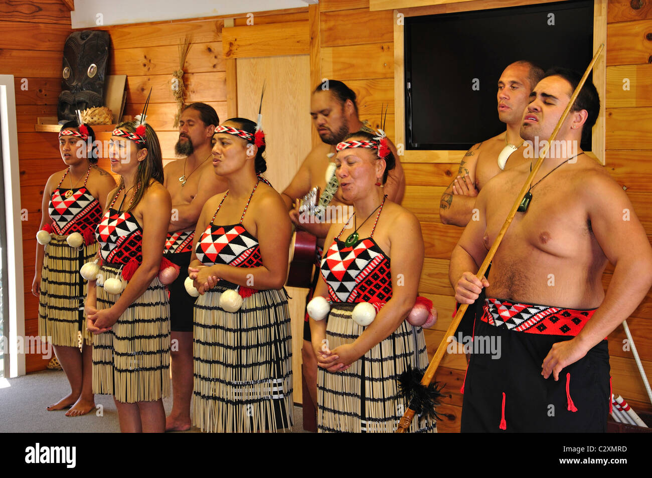 Maori Kultur Konzert, Whakarewarewa lebenden Thermal Village, Rotorua, Bucht von viel Region, Nordinsel, Neuseeland Stockfoto