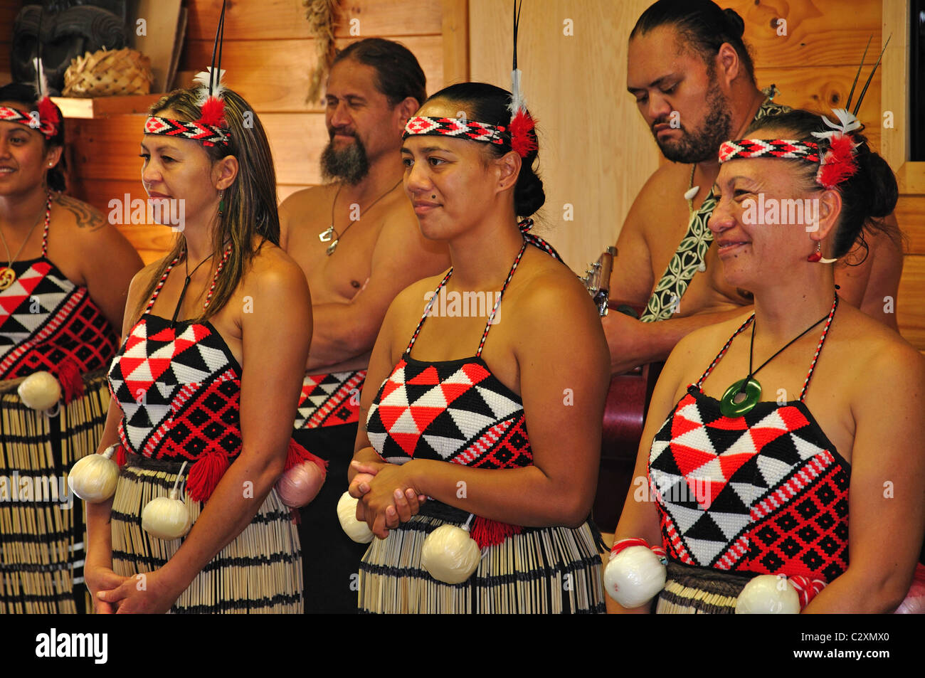 Maori kulturelle Leistung, Whakarewarewa lebenden Thermal Village, Rotorua, Bucht von viel Region, Nordinsel, Neuseeland Stockfoto