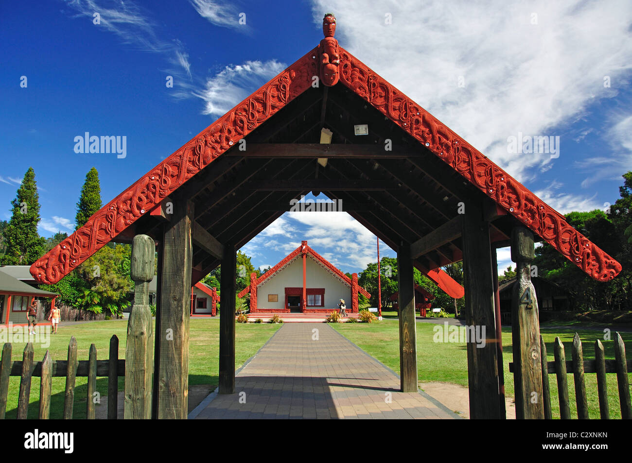 Maori meeting House, Rotowhio Marae, Te Puia, Neuseeland Maori Kunst und Kunsthandwerk Institute, Rotorua, Bay of Plenty, New Zealand Stockfoto