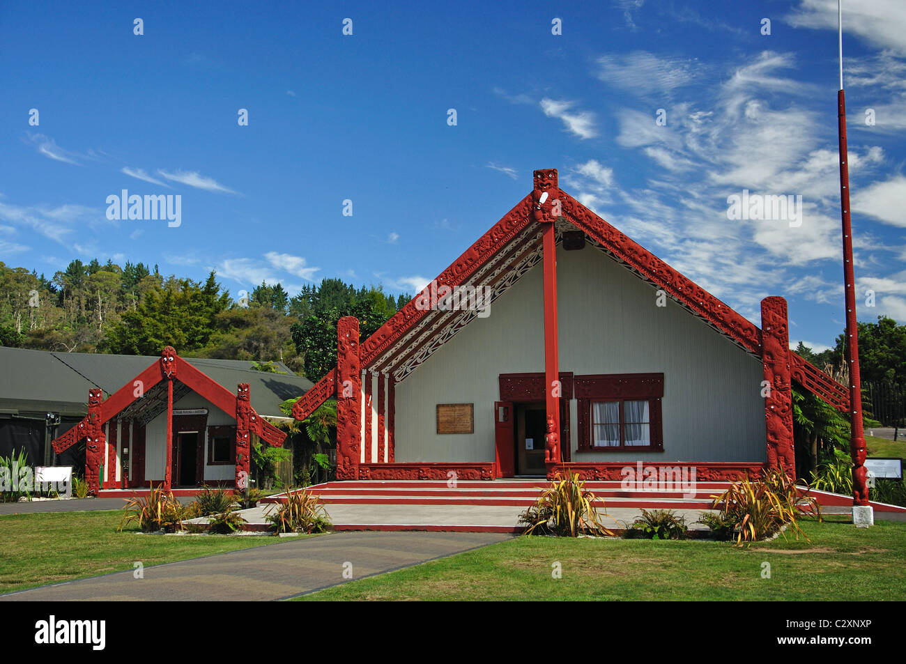 Maori meeting House, Rotowhio Marae, Te Puia, Neuseeland Maori Kunst und Kunsthandwerk Institute, Rotorua, Bay of Plenty, New Zealand Stockfoto