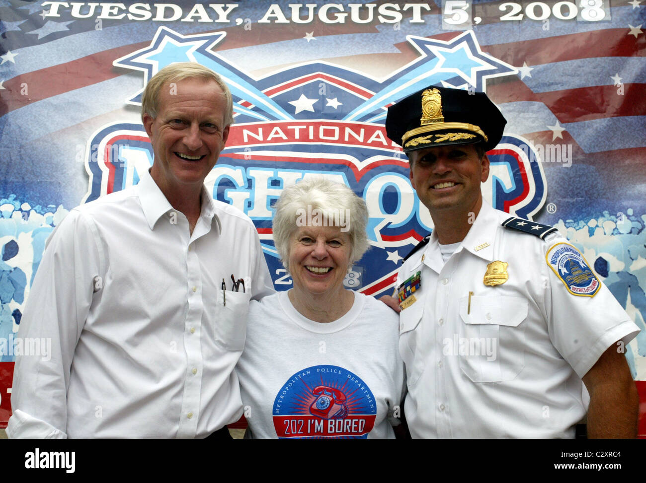 Die weltstädtische Polizeiabteilung trat Polizisten quer durch Amerika in gemütlichen lokalen Gemeinschaften auf 25. jährliche Stockfoto