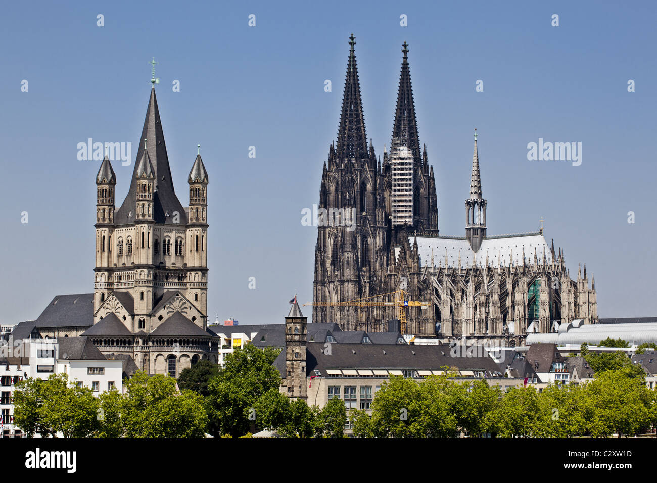 Kirche St. Martin und Kölner Dom Stockfoto