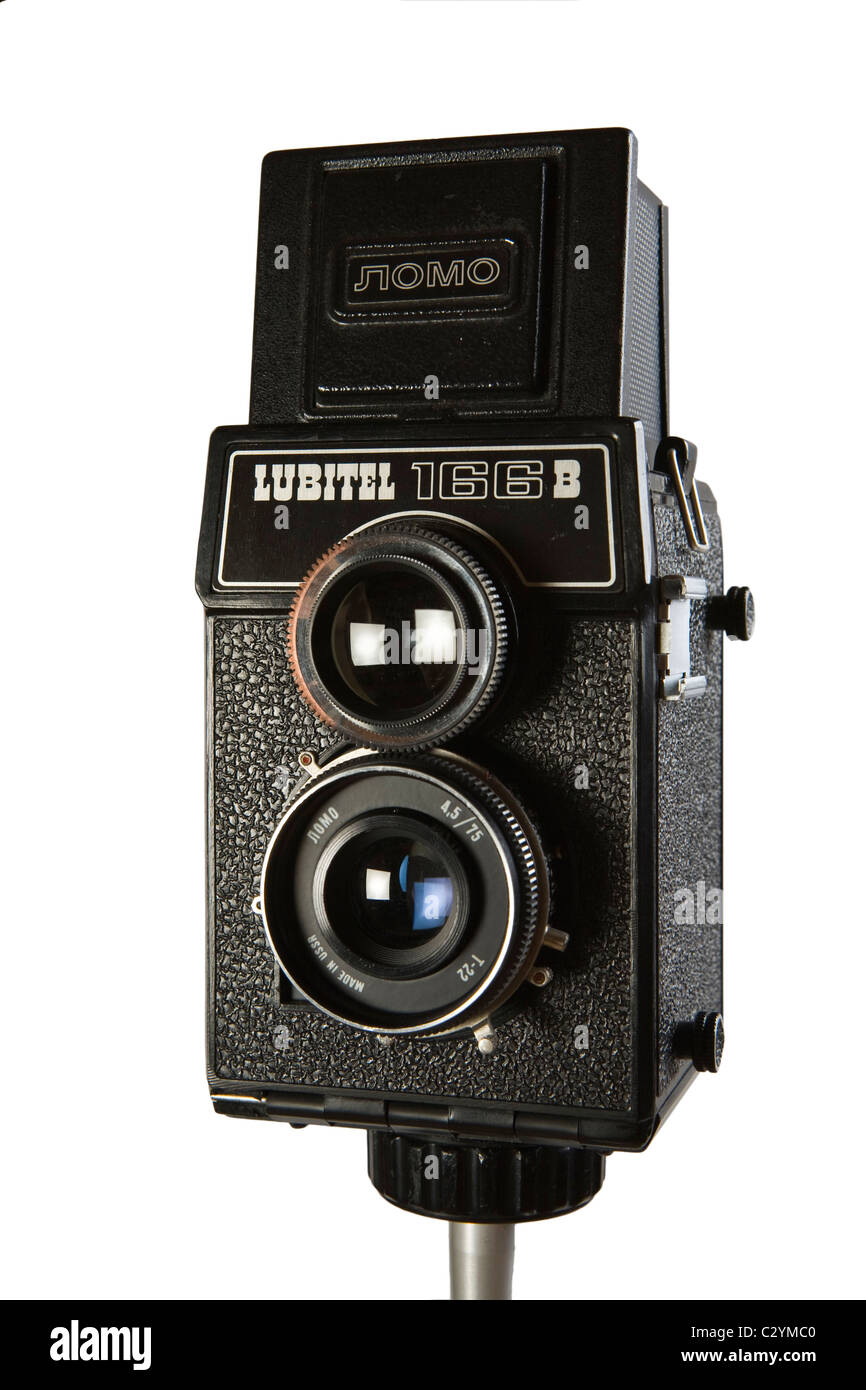 Old Film Reflex 6x6 Mittelformat russische Doppellinse Fotokamera Lubitel 166, Fotokamera auf weißem Hintergrund Stockfoto