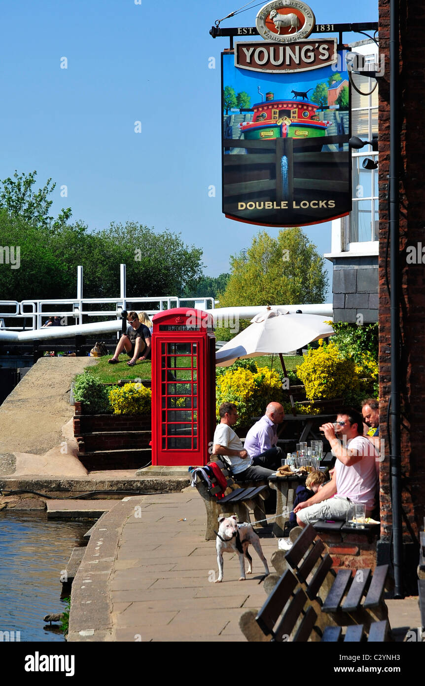 Youngs - Doppelschleusen Pub, Ufer, Exeter, Devon Stockfoto