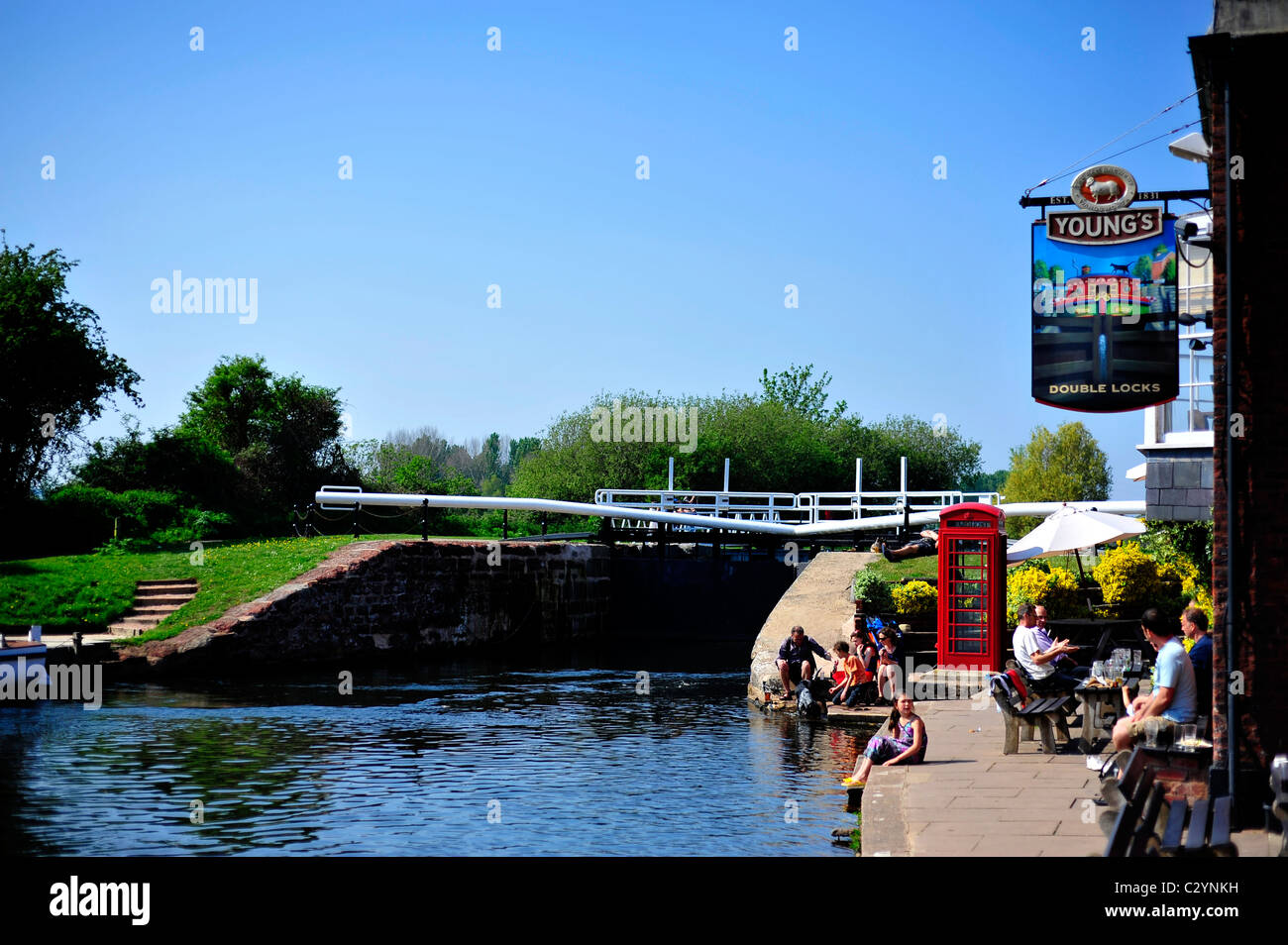 Youngs - Doppelschleusen Pub, Ufer, Exeter, Devon Stockfoto
