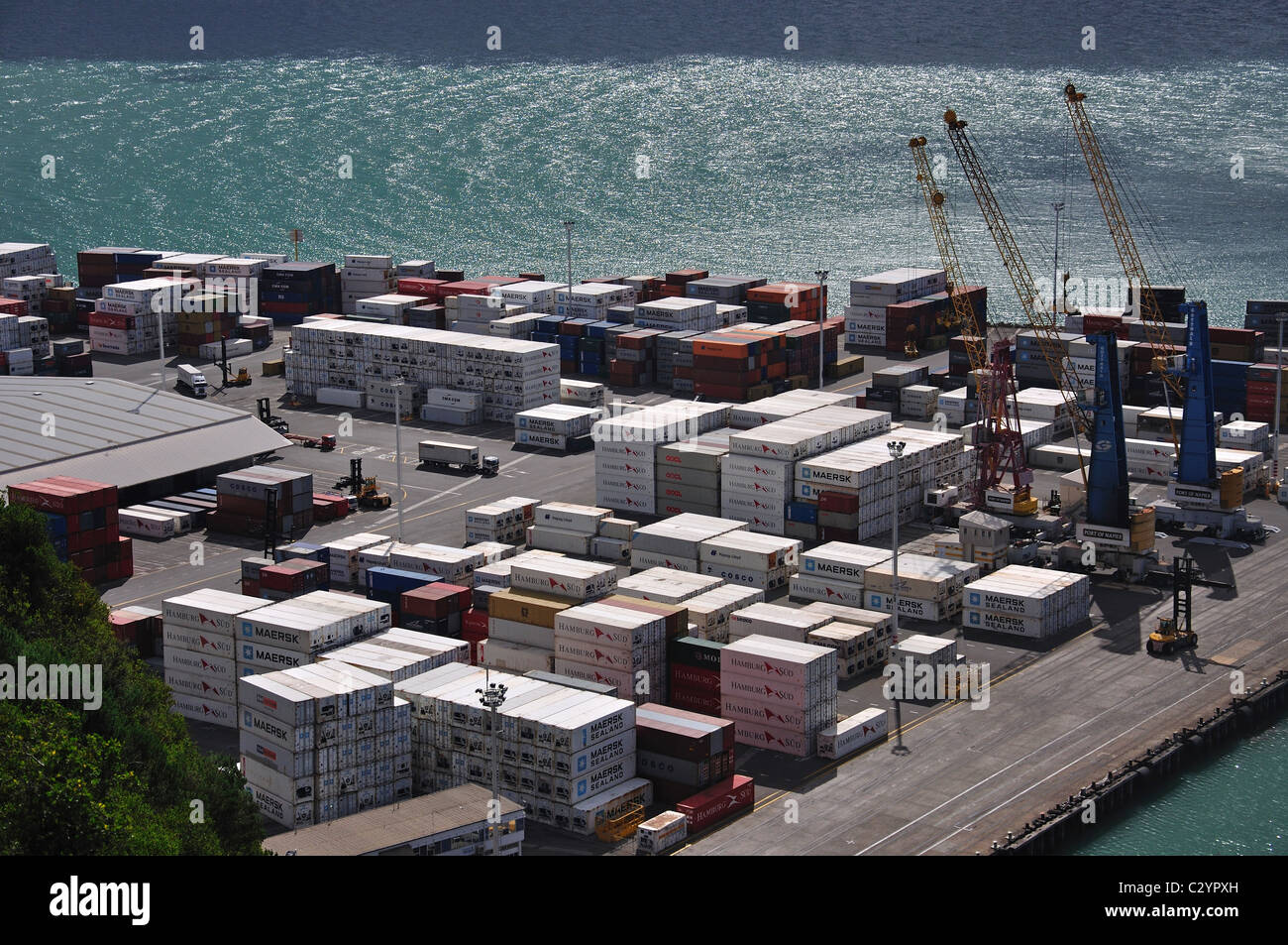 Gestapelte Container im Hafen von Napier, Napier, Hawkes Bay, North Island, Neuseeland Stockfoto