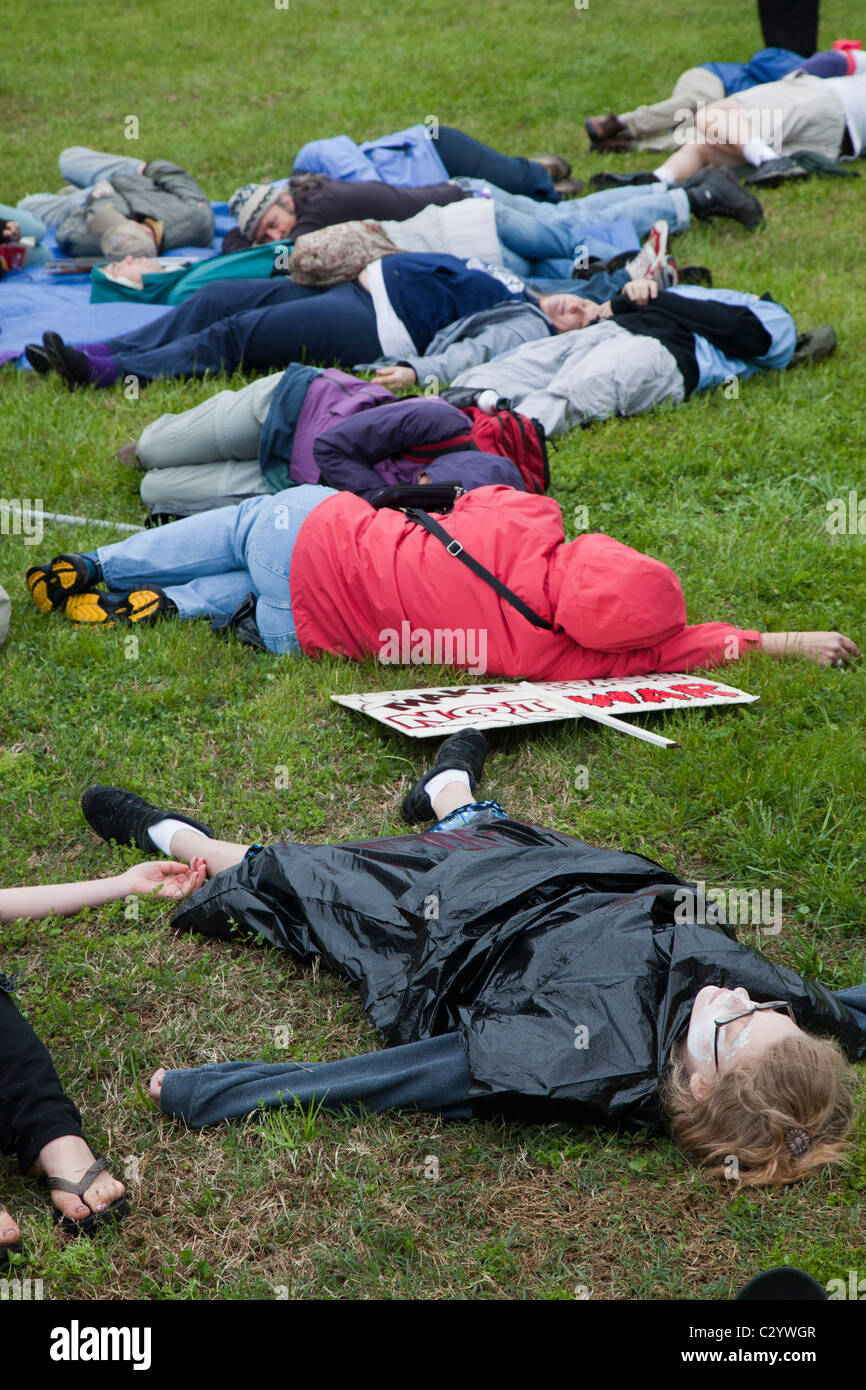 Friedensaktivisten protestieren Atomwaffen Produktion in Oak Ridge Waffen Einrichtung Stockfoto