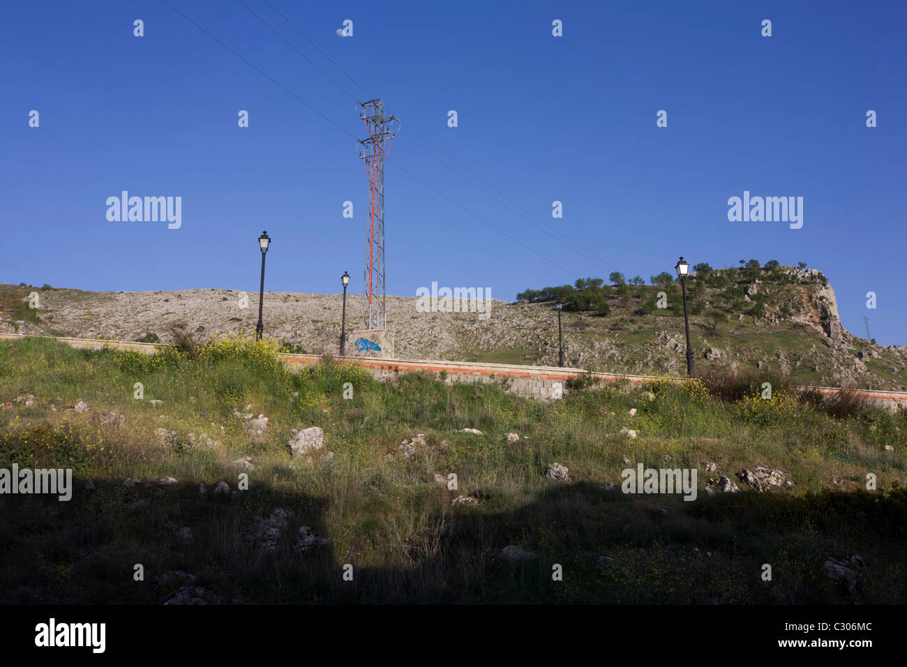 Unvollendete Straße Landschaft in der Stadt von Cogollos Vega, Spanien. Stockfoto