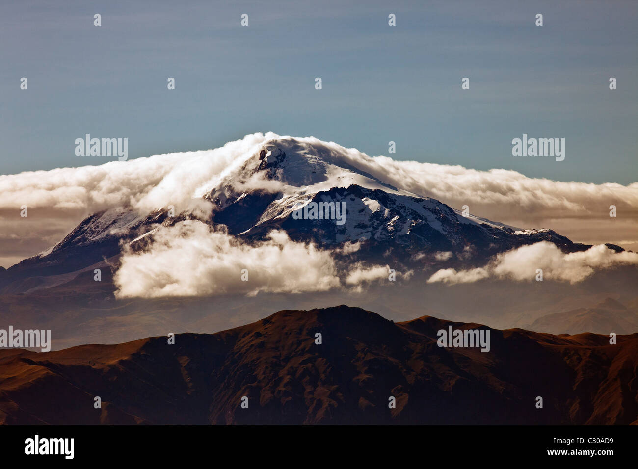 Blick vom Vulkan Cotacachi zum Vulkan Cayambe, Otavalo, Ecuador Stockfoto