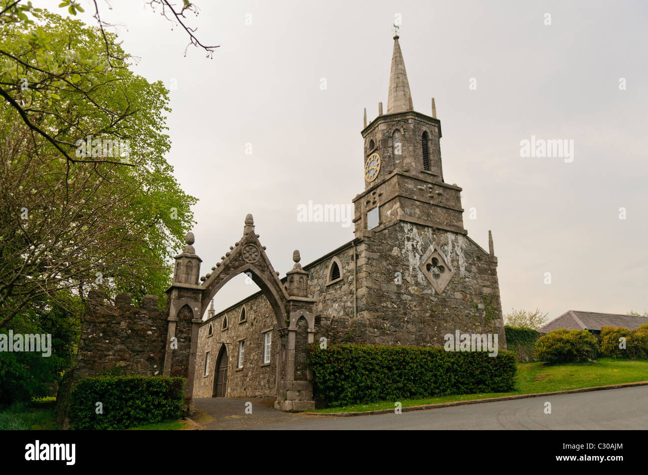 Alte Kirche in Tollymore Forest Park Stockfoto