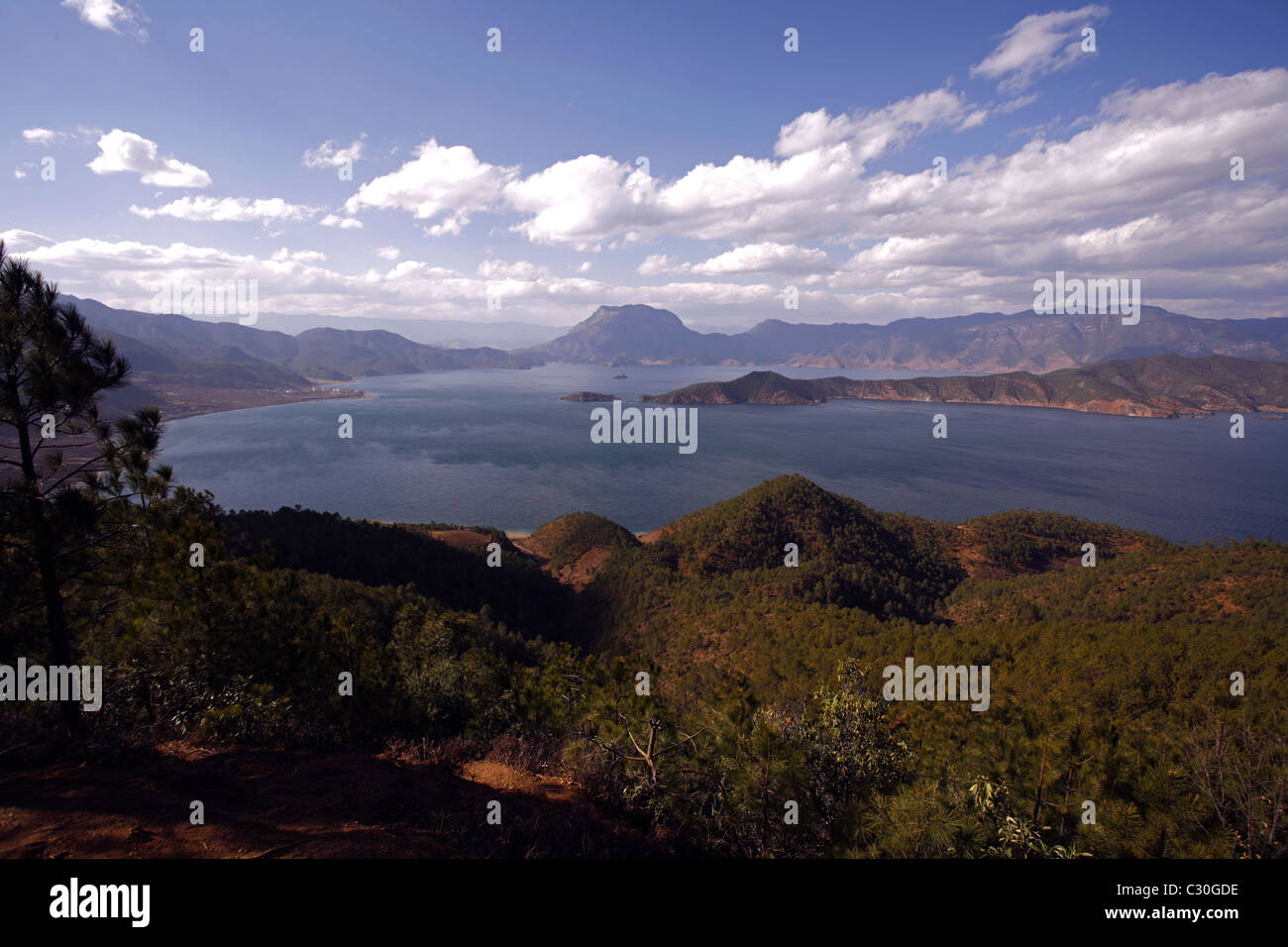 Die hohe alpine Lugu-See in der Provinz Yunnan / China Stockfoto