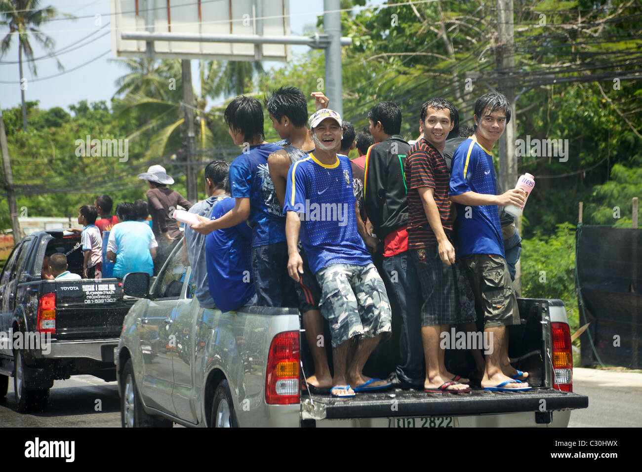 Songkran, das traditionelle Silvester Feier, wo Menschen in Thailand werfen Wasser und Talkum-Puder über einander. Stockfoto