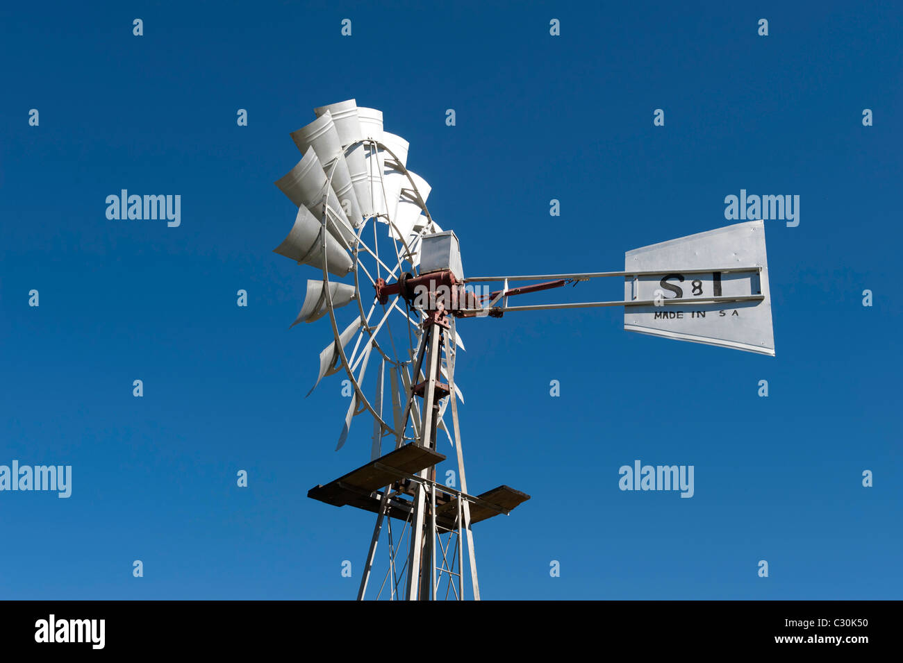 "Höhepunkt" Wind Pumpe in der kleinen Karoo, Western Cape, Südafrika Stockfoto